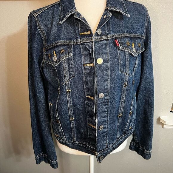 Levi's Jacket Women's Medium Type 3
Trucker Blue Denim Jean large with gold star - Picture 6 of 16